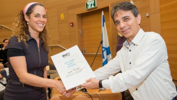 Prof. Feldman receiving the excellence award from the rector, Prof. Yaron Oz